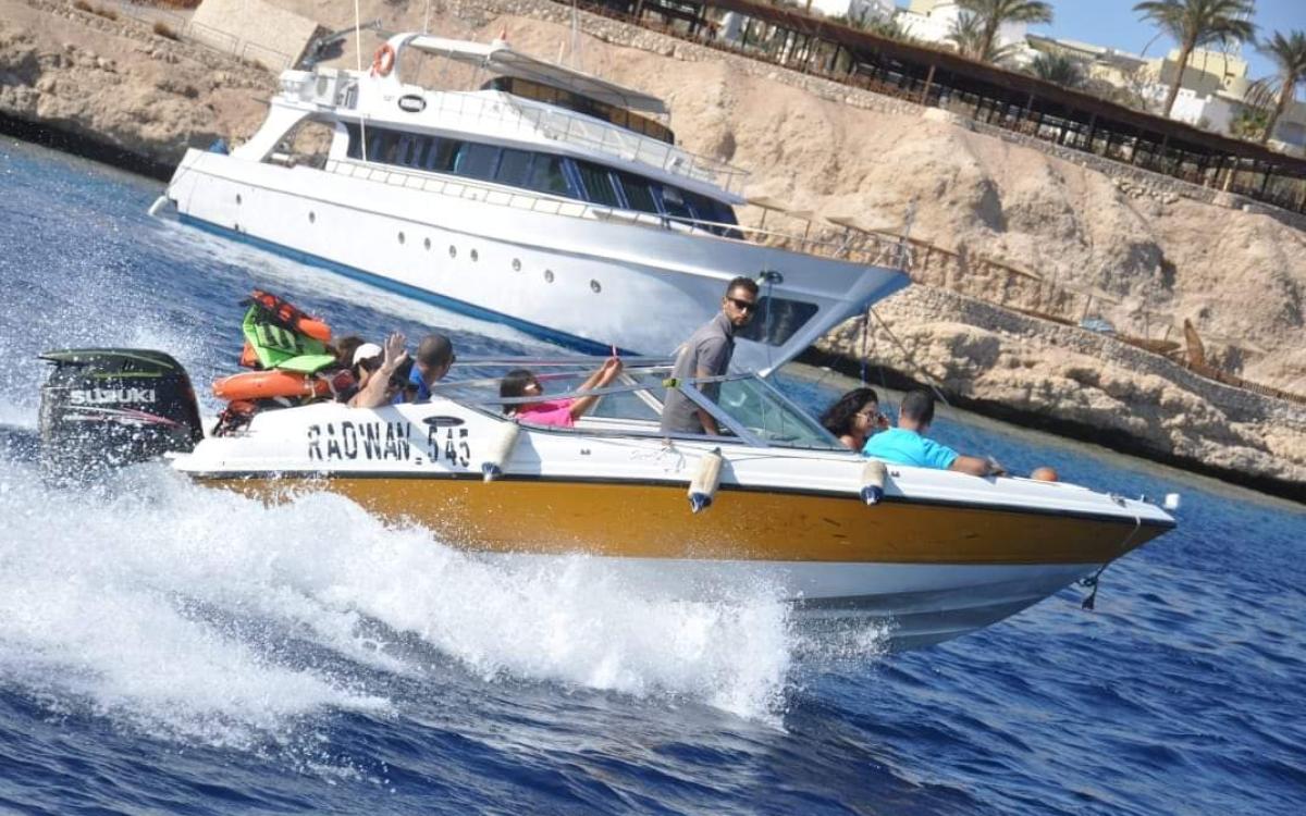 Частная прогулка на скоростной лодке по Красному морю