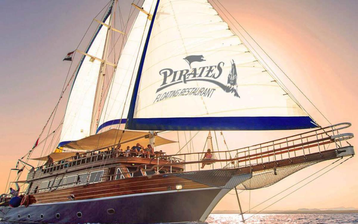 Расс-Мохаммед и Белый остров на пиратской парусной лодке